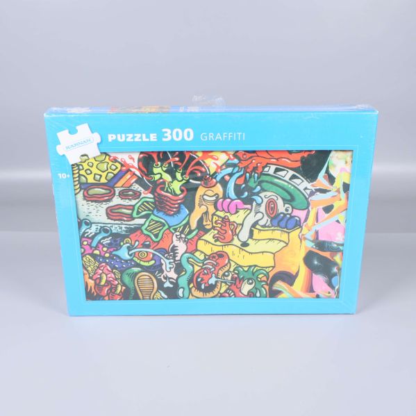 Framsida av pusselask med färgglatt graffiti motiv och 300 bitar