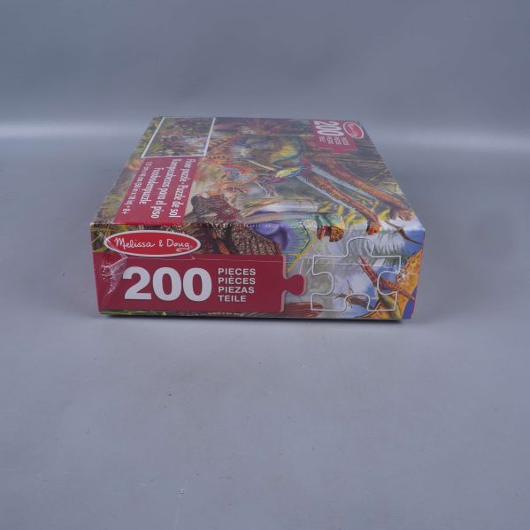 Kortände av lådan med logo och bitantalet 200