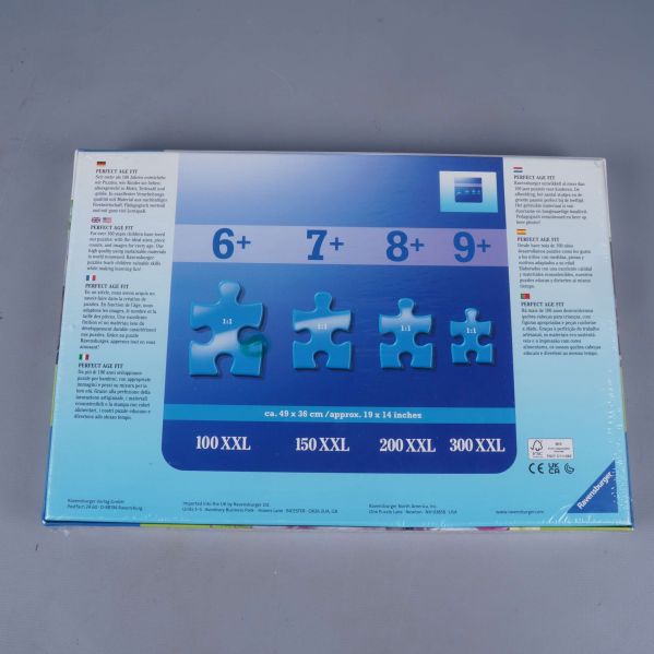 Baksidan av puzzelasken visar rekommenderade åldrar och olika bitantal