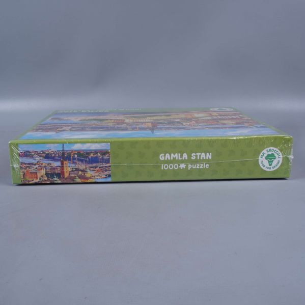 Sida av ask med Gamla stan och bitar