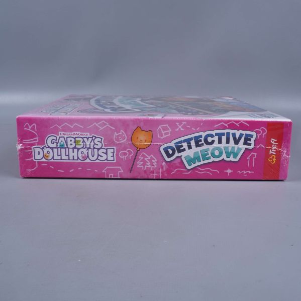 Sidovy på Detective Meow spelbox med logotyp och motiv