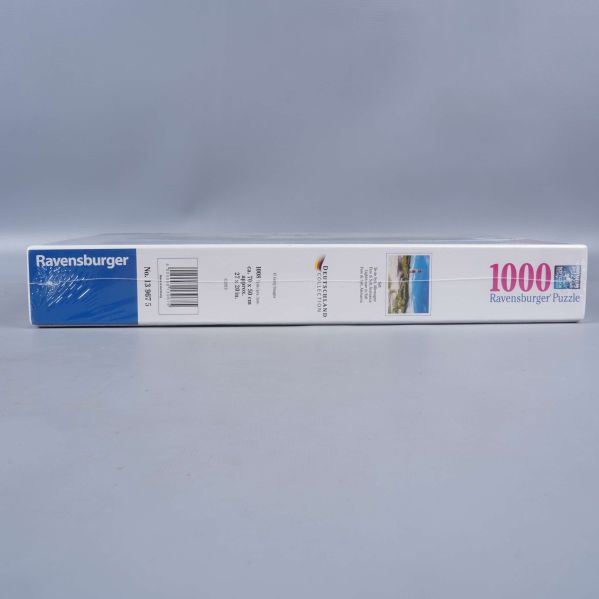 Långsida på pusselask Ravensburger med motiv och streckkod