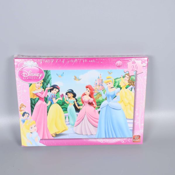 Framsida av Disney Princess pussel med flera prinsessor