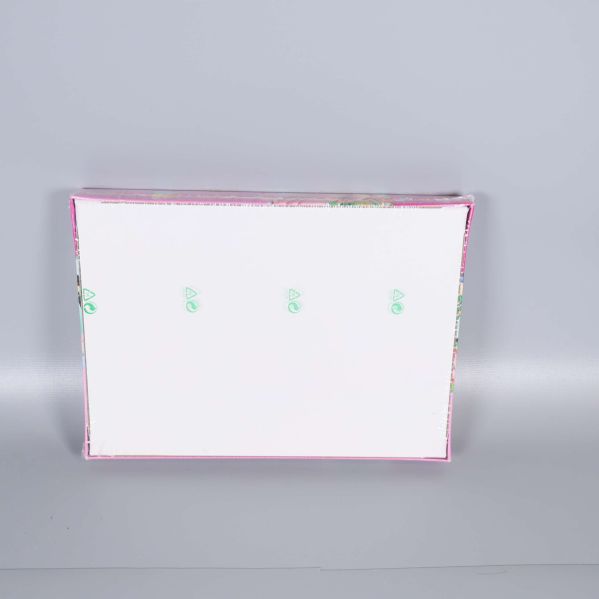 Vit baksida av pusselkartong utan tryck