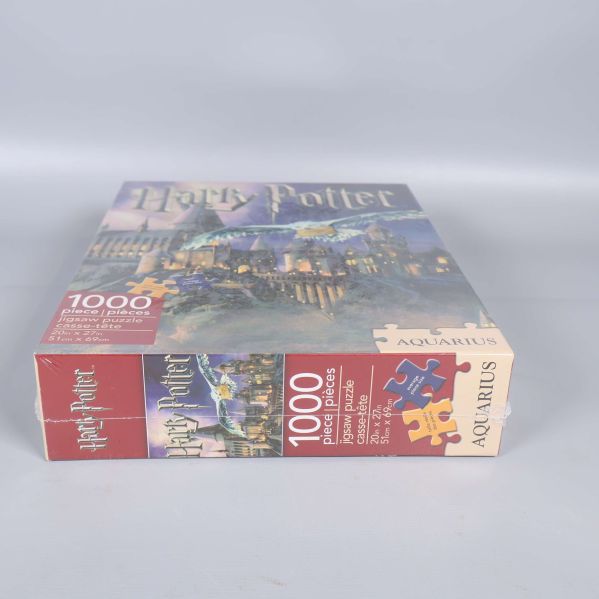 Sidan av boxen visar antal bitar och pusslets varumärke Aquarius