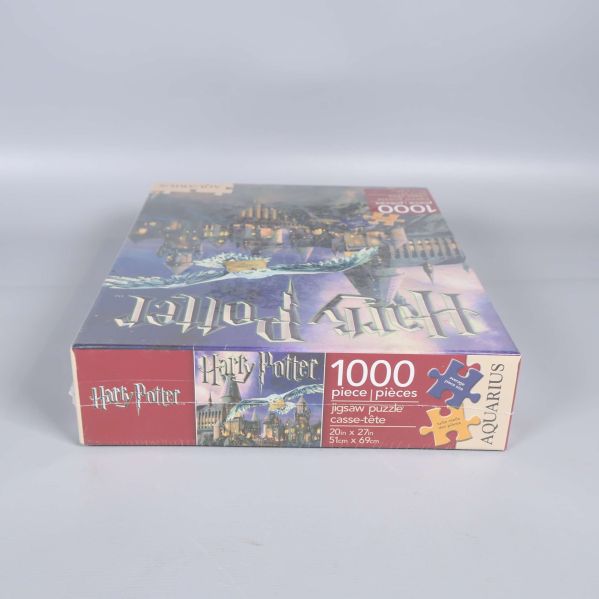 Kortända av pusselboxen med motivet och Harry Potter-text