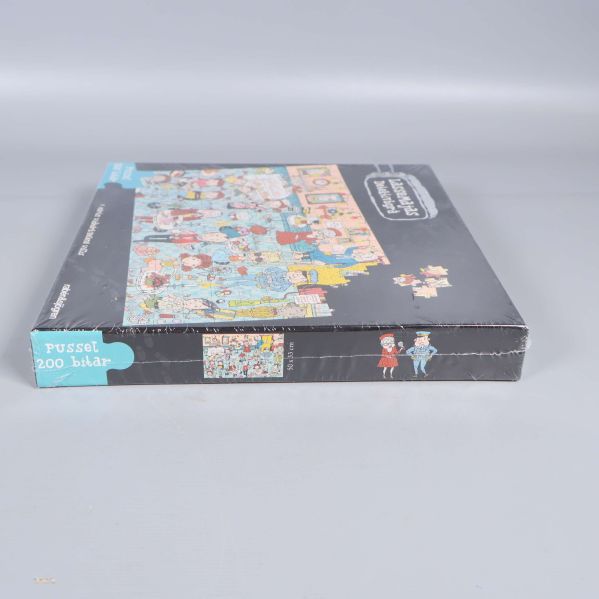 Vänster sida av asken med pussel 200 bitar-etikett