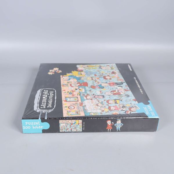 Högra sidan av asken med pussel 200 bitar och motiv