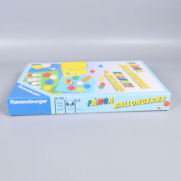 Sida av spelasken med Ravensburger-logga och titel