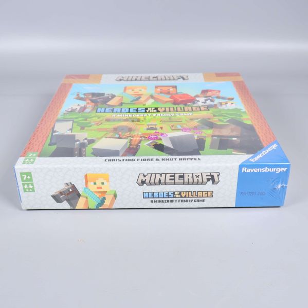 Minecraft Heroes of the Village sällskapsspel fotograferat framifrån