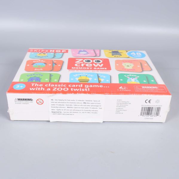 Undersidan av Zoo Crew memoryspel med varningssymboler och streckkod