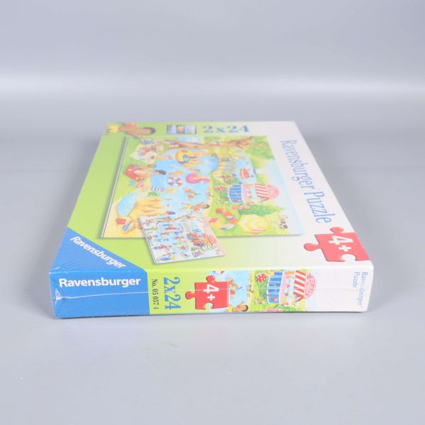 Pusselaskens kortsida med logotyp och storleksmärkning