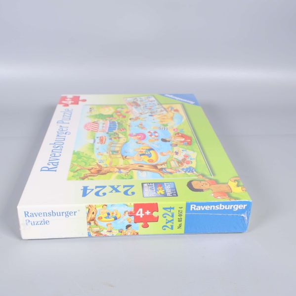 Ovansida av pusselask med ravensburger och motiv