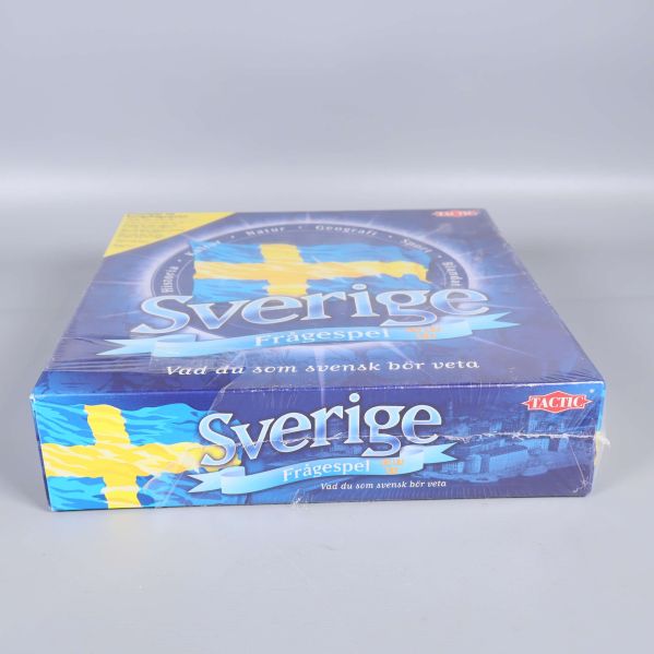 Sverige Frågespel spelbox fotograferad rakt framifrån