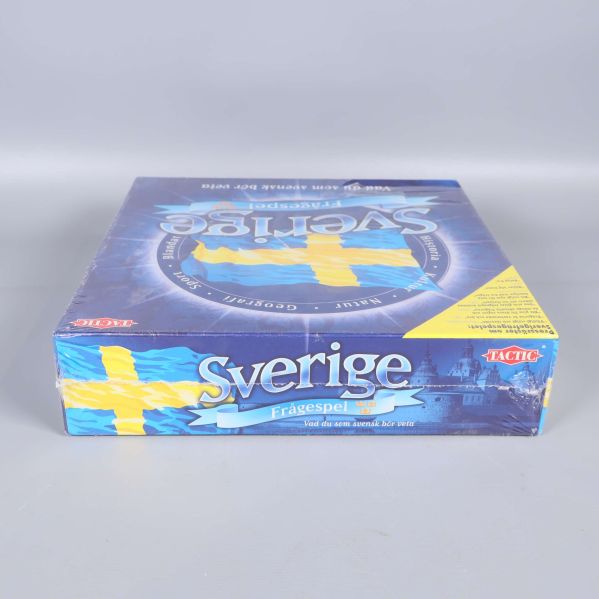 Sverige Frågespel spelbox sedd bakifrån, blå och gul design