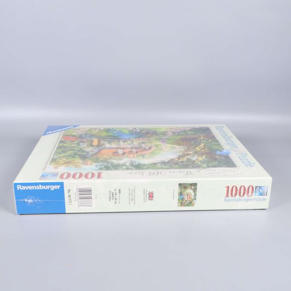 Pussellåda sedd från andra sidan med produktinformation och motiv