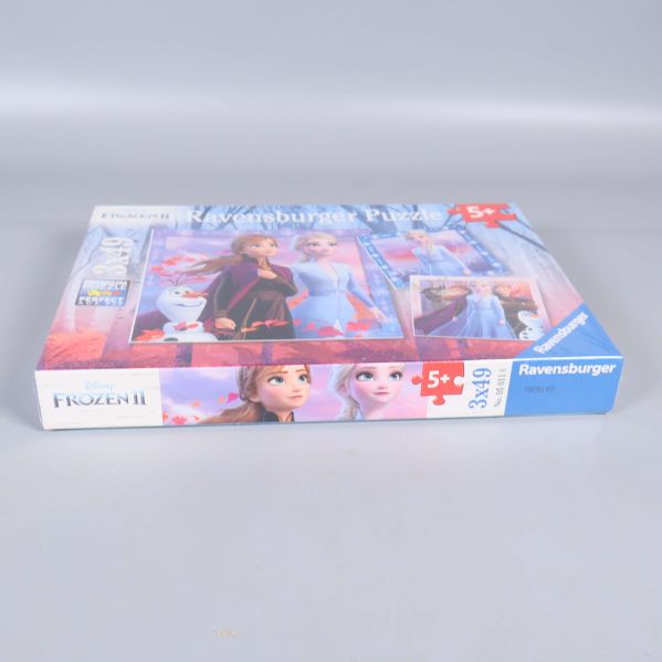 Frozens pusselask från sidan med synlig logotyp och produktnamn