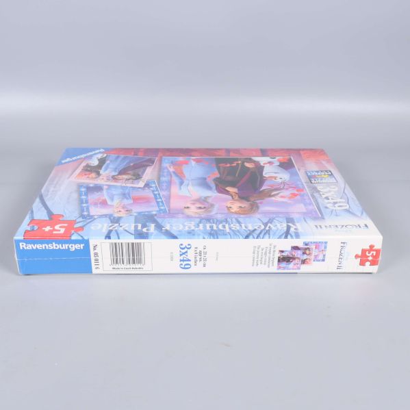 Undersida av Frozen pusselask med streckkod och produktinformation