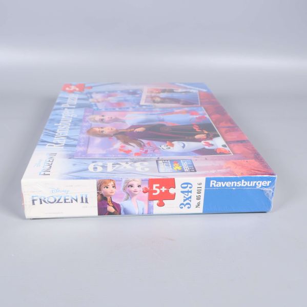 Kortsidans bild på Frozen pussel med Ravensburger logotyp och motiv