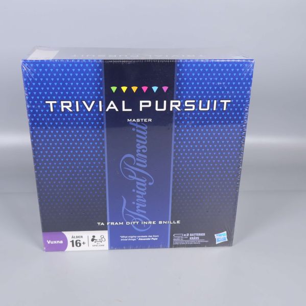 Framsidan av Trivial Pursuit Master sällskapsspel i blå låda