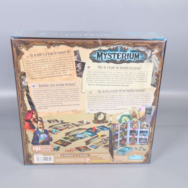 Baksidan av Mysterium-spelets kartong med spelkomponenter och beskrivning