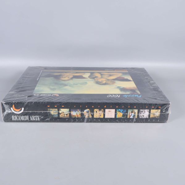 Pussellåda med Ricordi Arte logotyp och produktbilder längs sidan