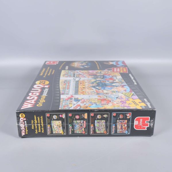 Smal sida av boxen med Wasgij originalpuzzle logotyp och bilder