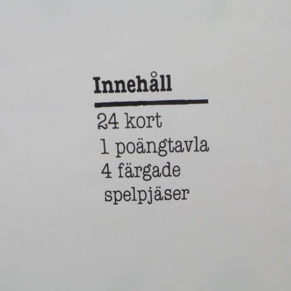 Innehållsförteckning på spelets baksida med kort och poängtavla