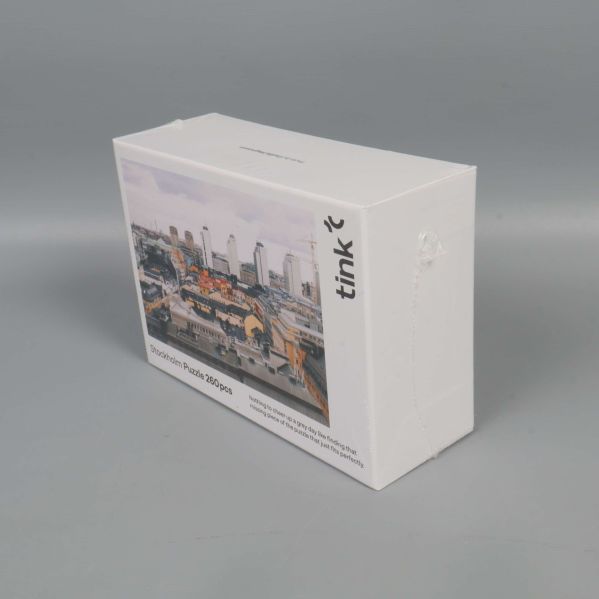 Pusselask sedd från sidan med stadsmotiv