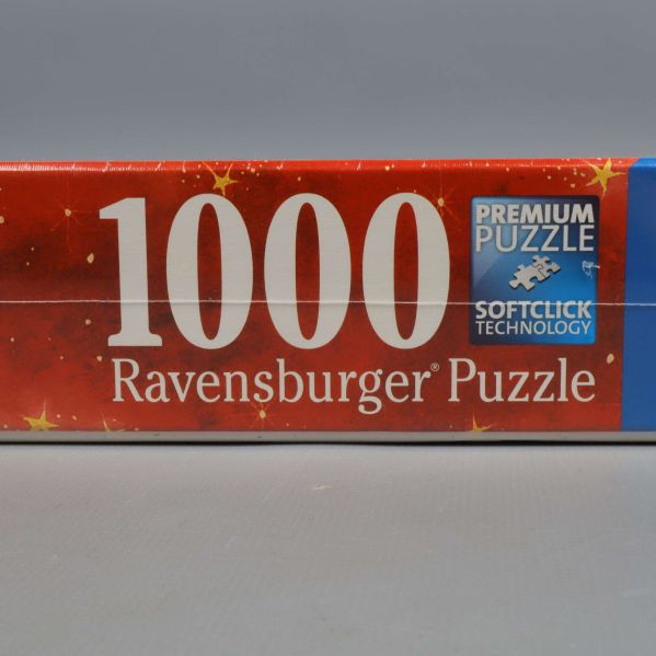 Sidvy av pussellåda med 1000 bitar angivet