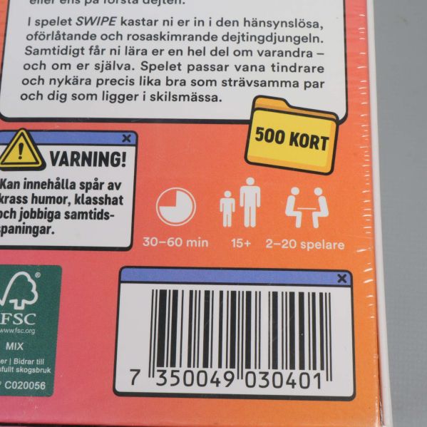 Närbild på 500 kort och spelets info på baksidan