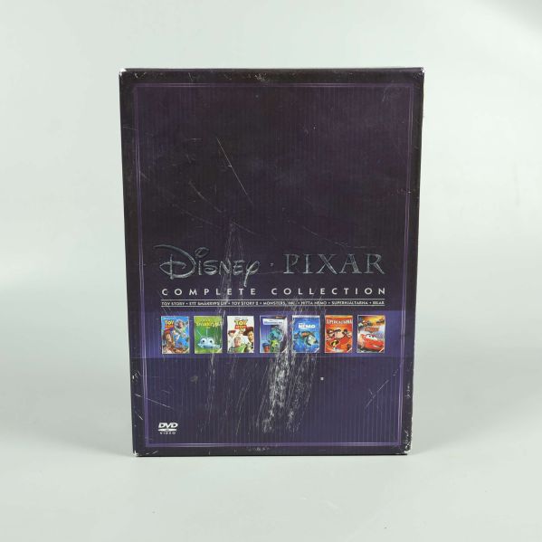 Framsidan visar Disney Pixar Complete Collection DVD-box
