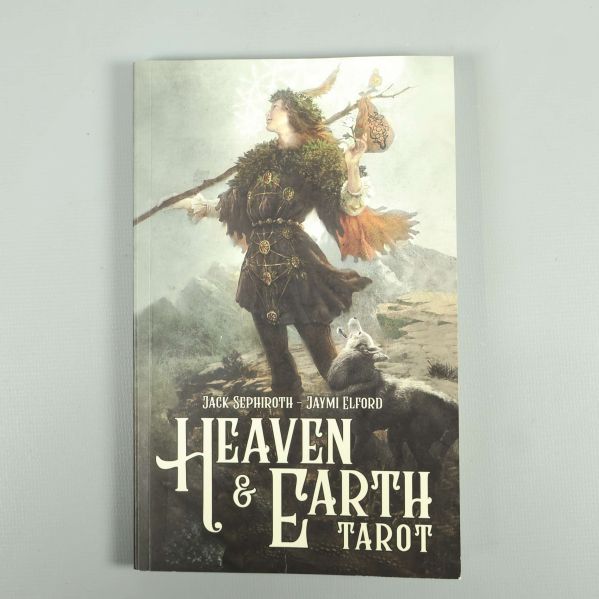 Heaven & Earth Tarot bokens framsida med grafiskt mönster och logo