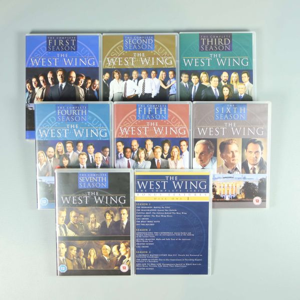 Framsidor av samtliga säsongsboxar till West Wing The Complete Series