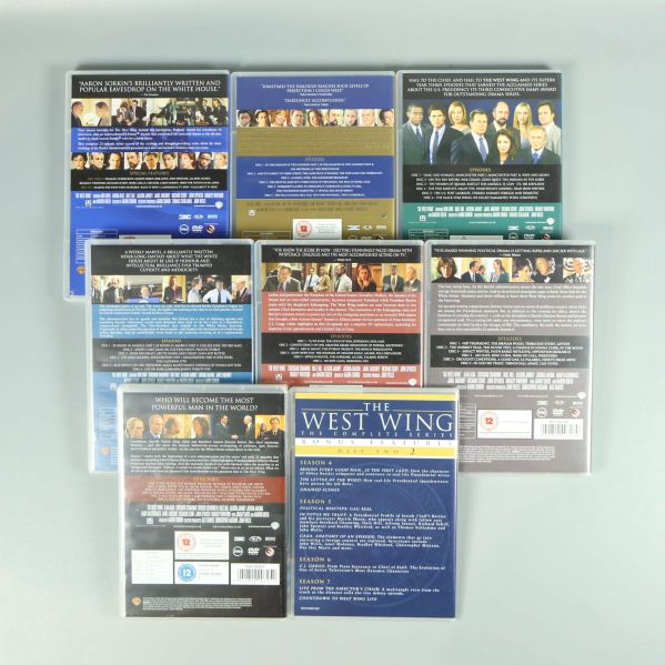 Baksidor av samtliga säsongsboxar från West Wing The Complete Series