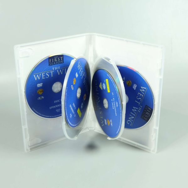 Öppnat DVD-fodral med flera skivor ur West Wing-serien