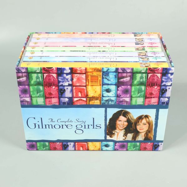 Gilmore Girls box med alla säsongsfodral staplade ovanpå