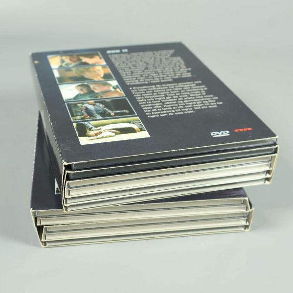 Staplade DVD-fodral från Mordkommissionen box