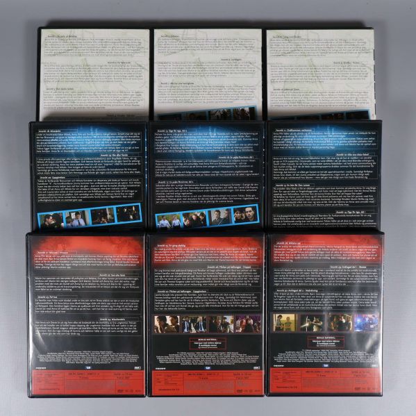 Baksidor av Anna Pihl-dvd-boxar visar avsnittsbeskrivningar och extramaterial