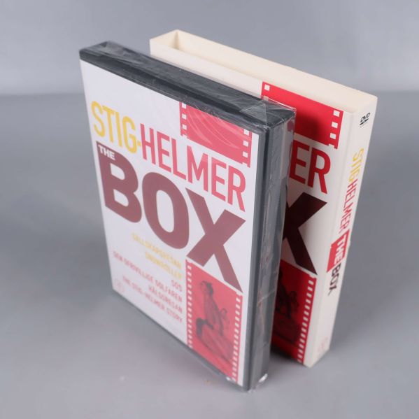 Stig-Helmer box med utplockad DVD-förpackning i halvprofil