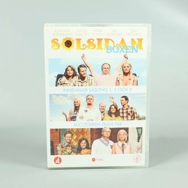 Framsida av Solsidan box för säsong 1-3 med karaktärer