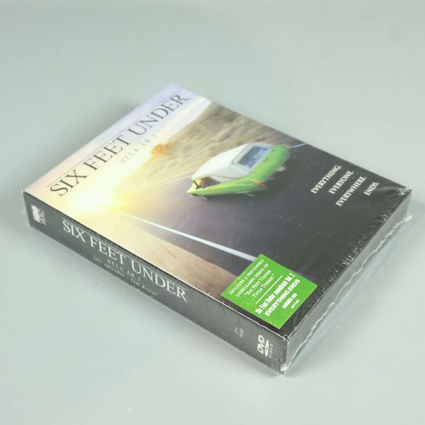 Six Feet Under säsong 5 DVD-box i vinkel, plastförpackad