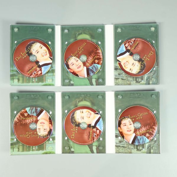 Sex dvd-skivor arrangerade från boxen