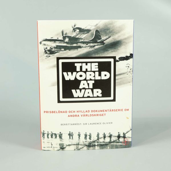 Framsidan av DVD-boxen The World at War med text och motiv från kriget