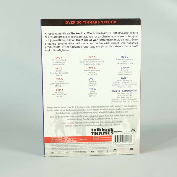 Baksida av DVD-boxen med skivinformation och bonusmaterial översikt