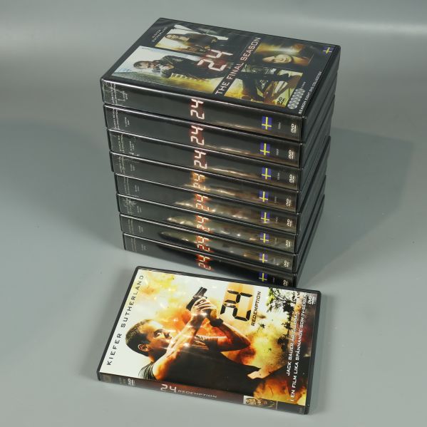 Staplade DVD-fodral från 24 och ett fodral utlagd separat