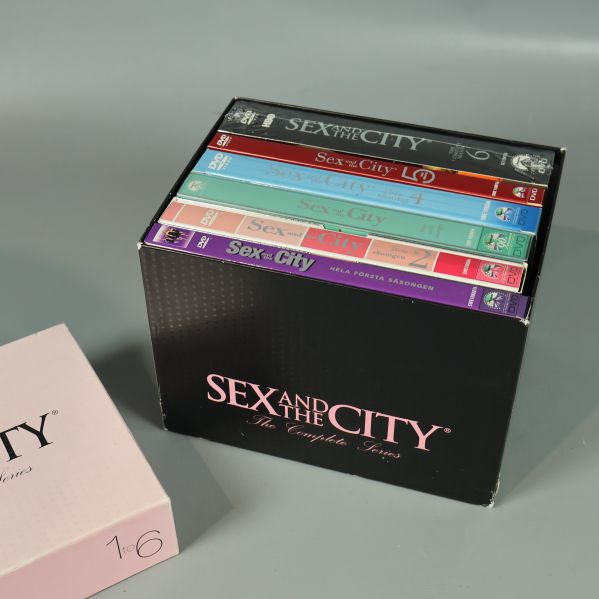 Sex and the City DVD-box öppnas för att visa alla säsonger