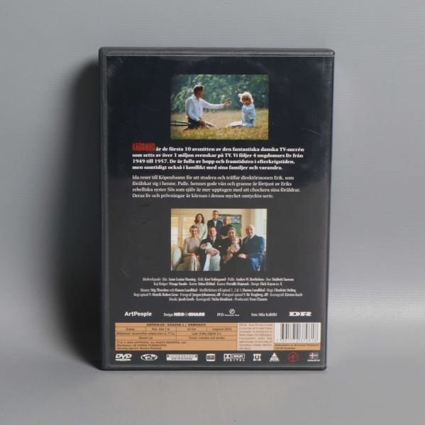 Baksida av dvd-boxen Krönikan säsong 1 med beskrivning och bilder