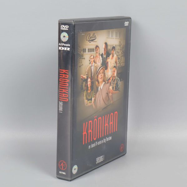 Snett fotograferad dvd-box av Krönikan säsong 1