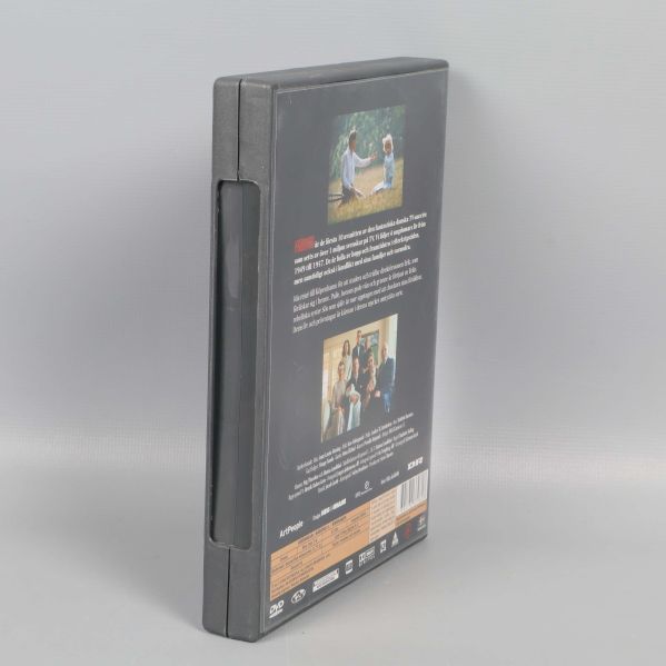 Snett bakifrån fotograferad dvd-box av Krönikan säsong 1